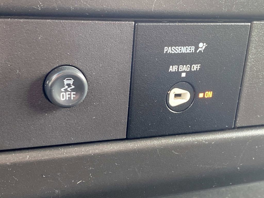 Used 2023 Chevrolet Express 2500 w/ Driver Convenience Package image 29