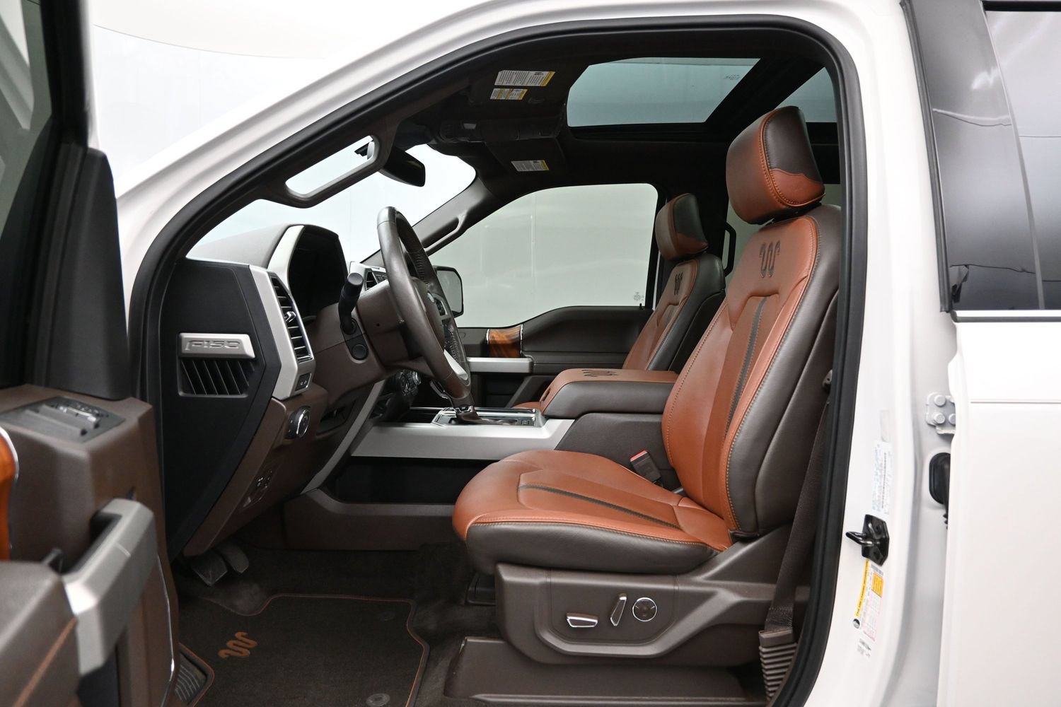 Used 2018 Ford F150 King Ranch w/ Equipment Group 601A Luxury AWD/4WD image 9