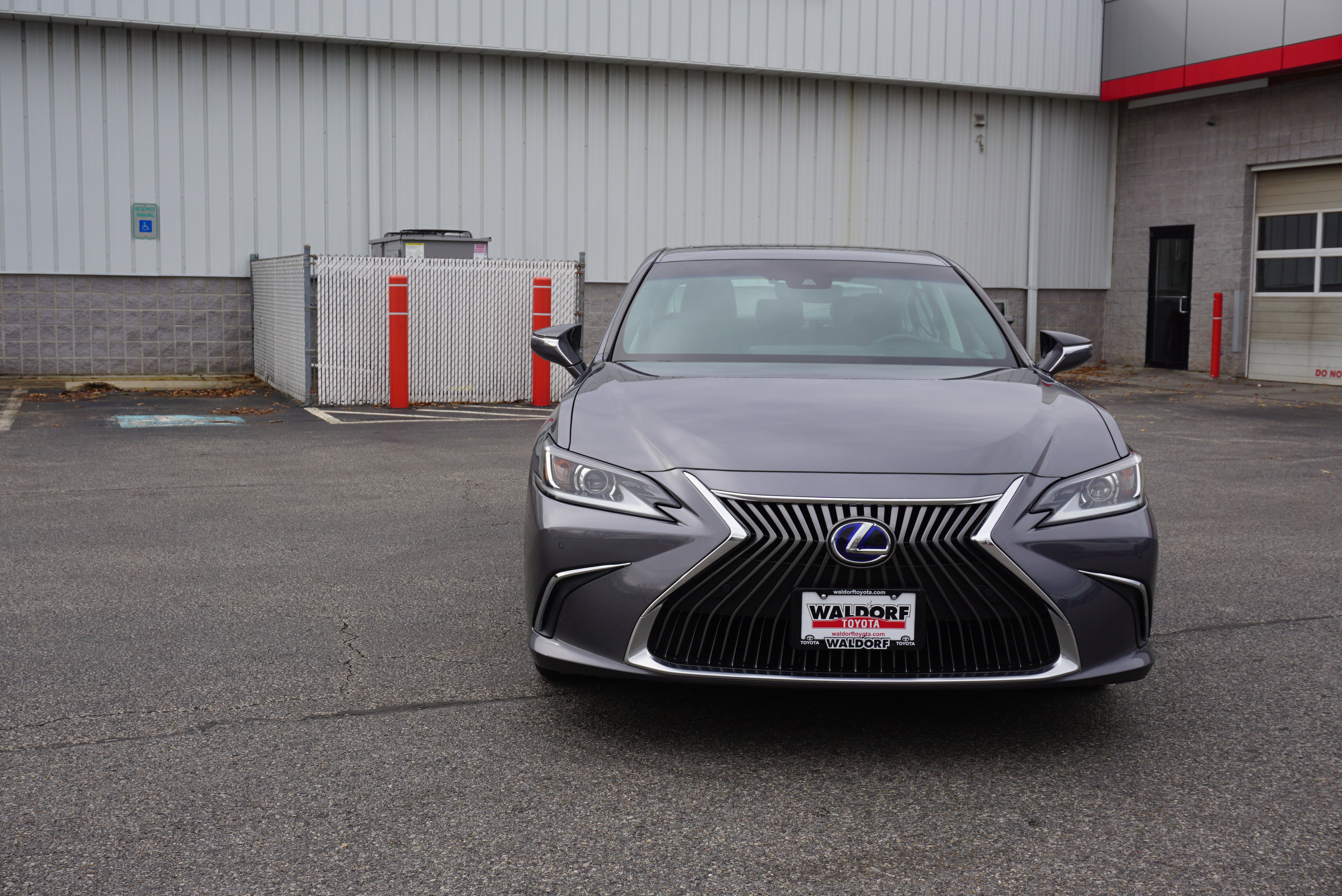 Used 2021 Lexus ES 300h w/ Premium Package image 2
