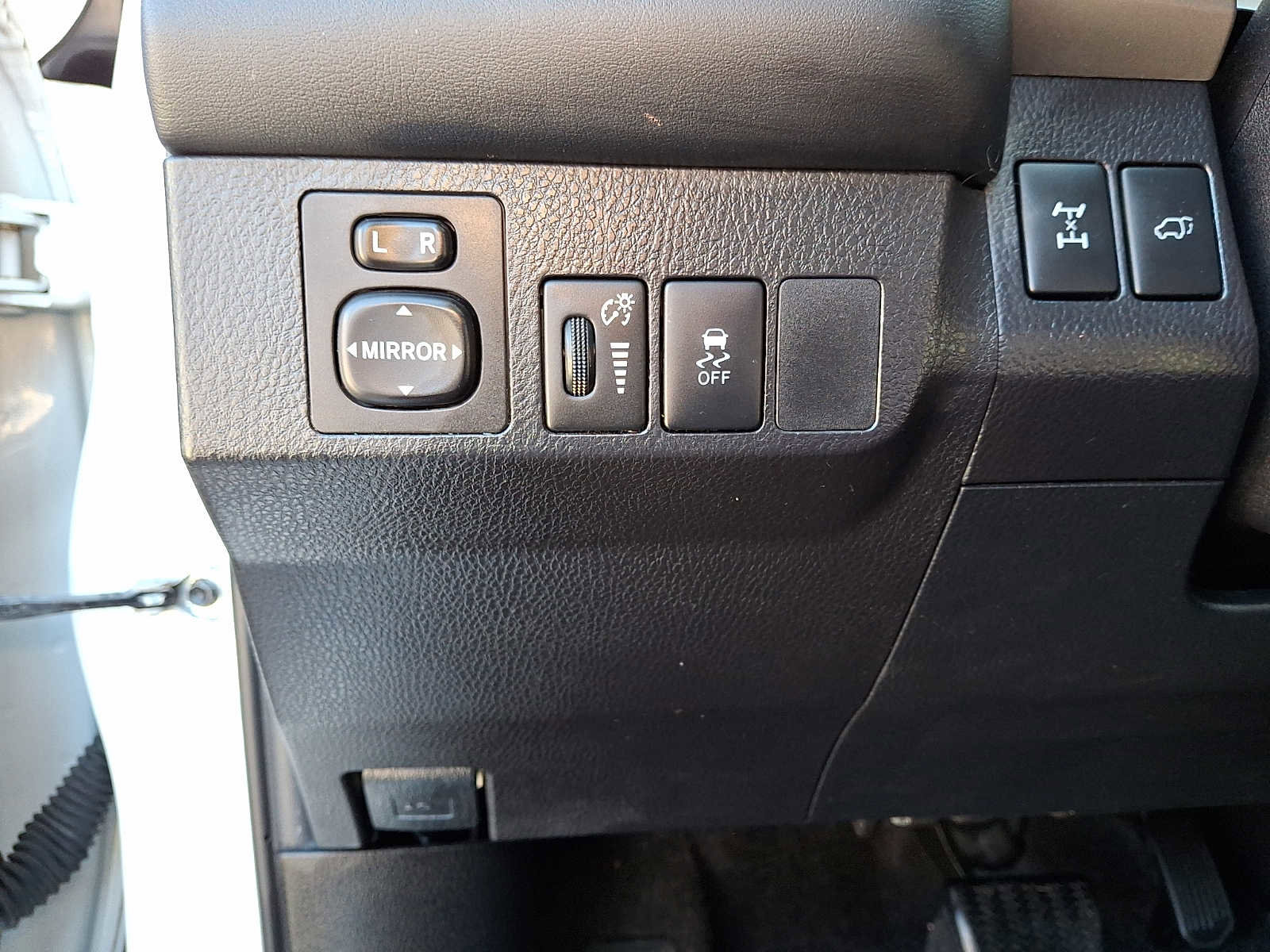 Used 2015 Toyota RAV4 XLE image 24