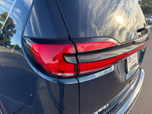 Used 2023 Chrysler Pacifica Limited w/ Uconnect Theater Family Group AWD/4WD image 10