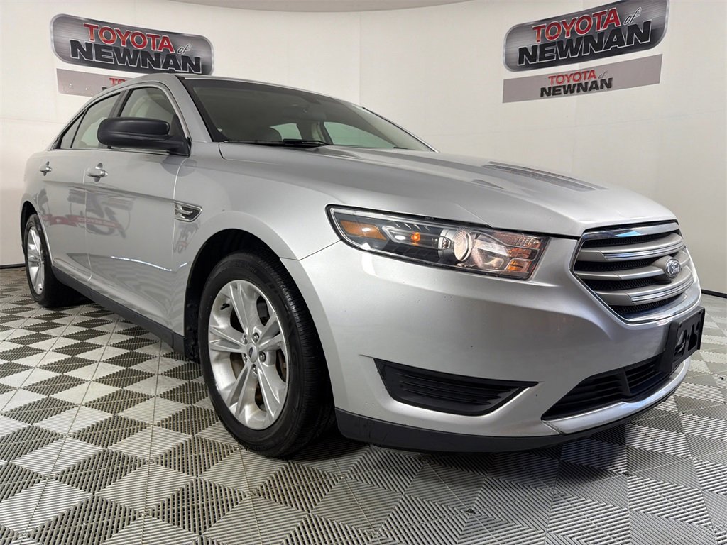 Used 2017 Ford Taurus SE image 1