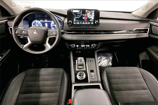 Used 2024 Mitsubishi Outlander SE image 15