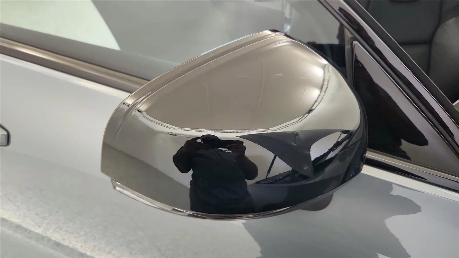 Used 2023 Volvo S60 T8 Plus image 18