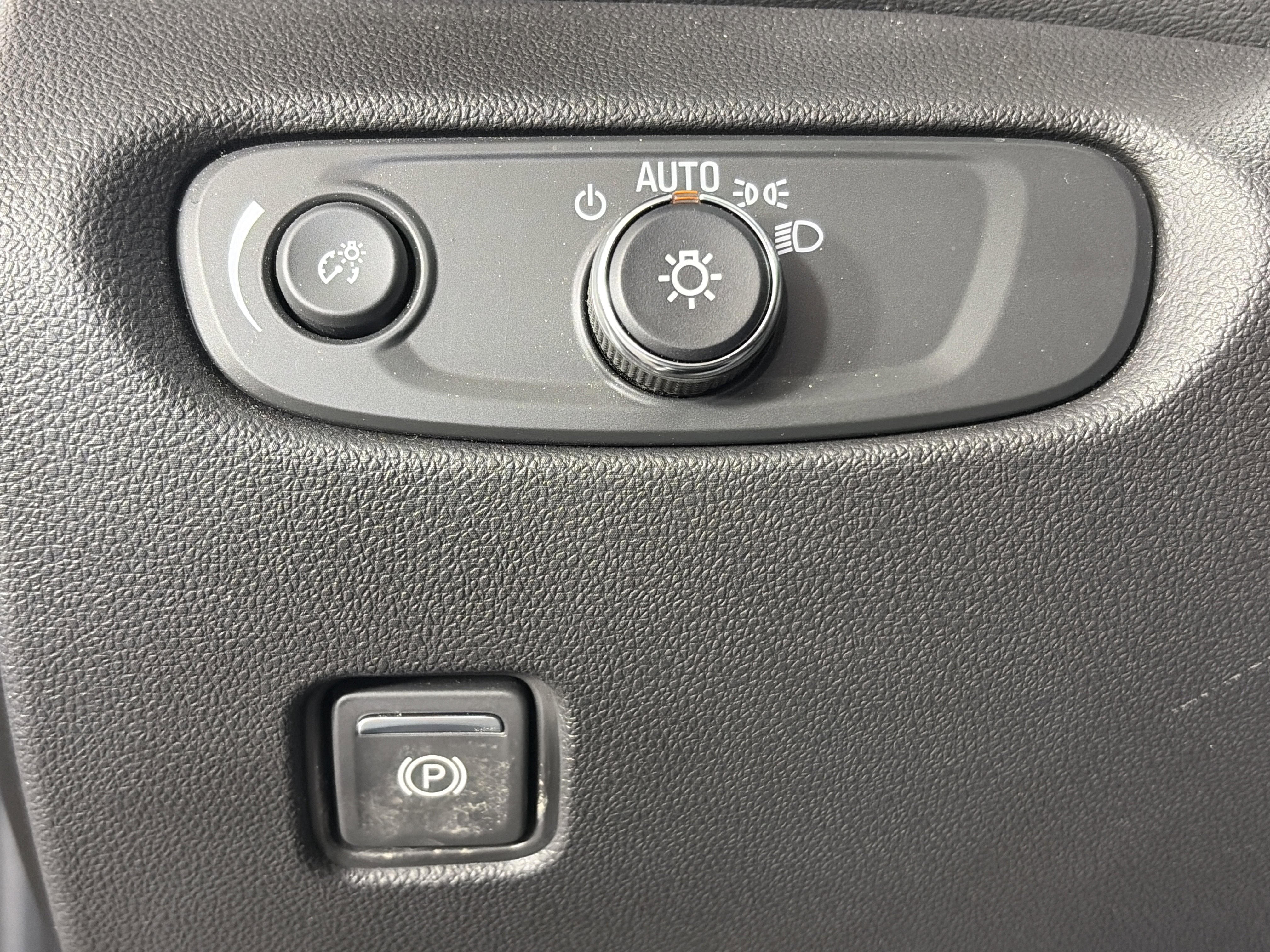 Certified 2024 Chevrolet Blazer LT w/ Convenience Package image 27