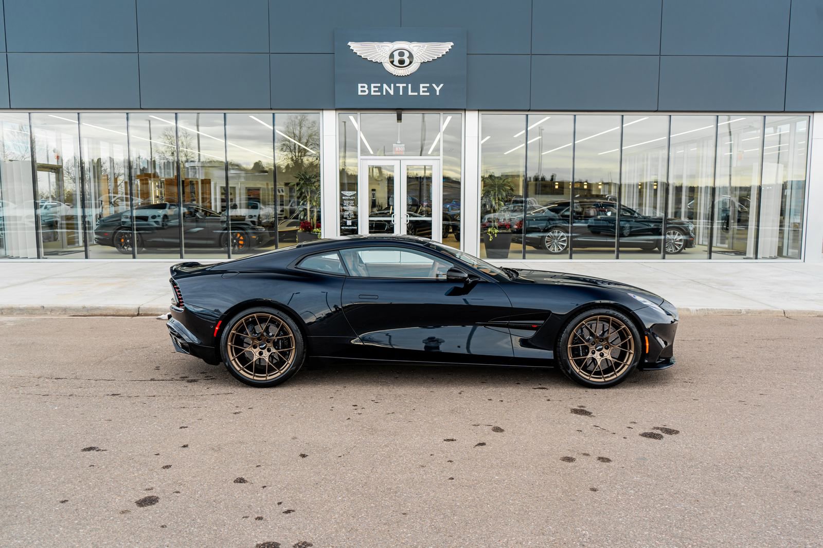 Used 2025 Aston Martin Vanquish V12 image 14