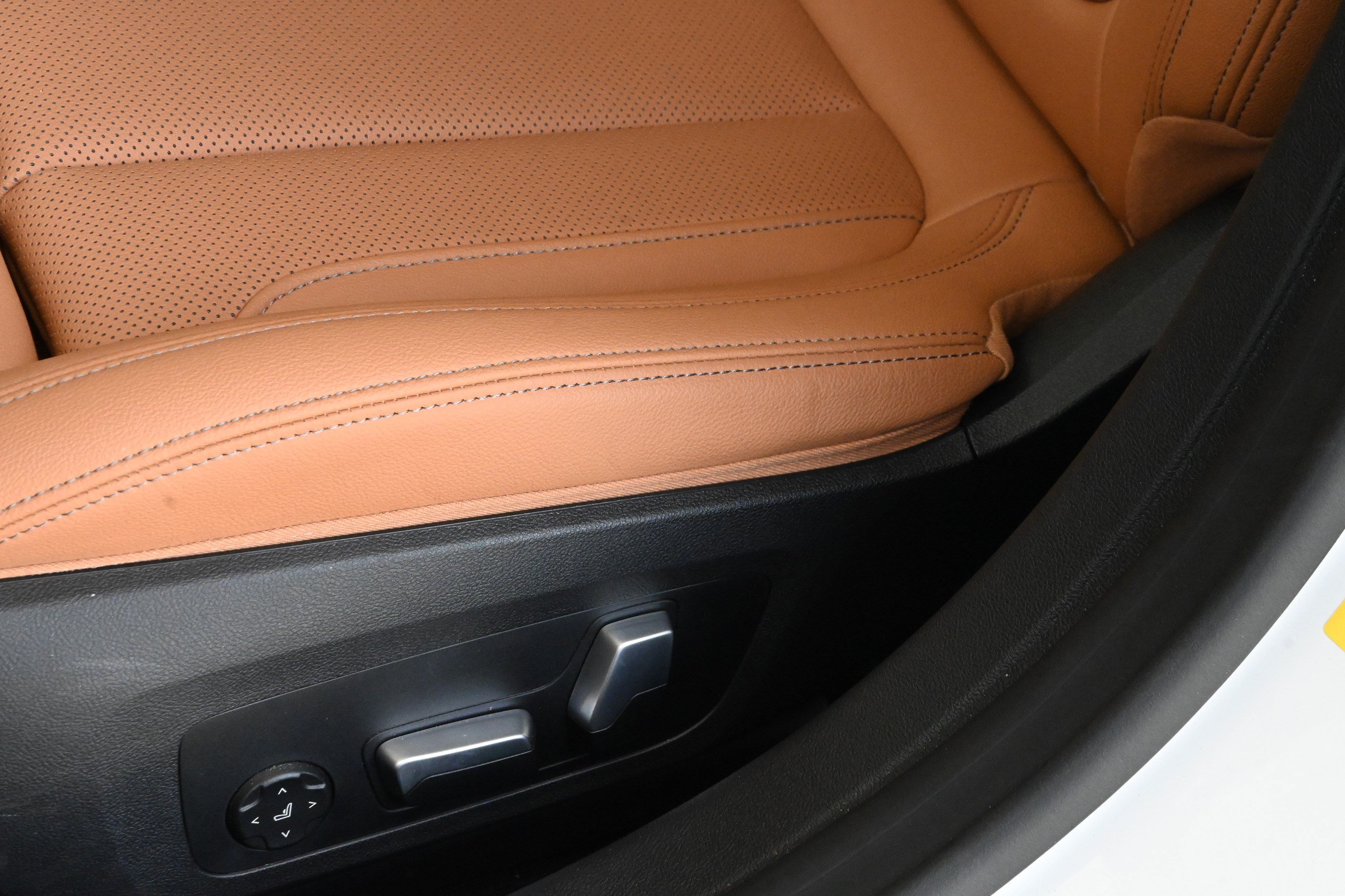 Used 2024 BMW i4 eDrive40 w/ Premium Package RWD image 26