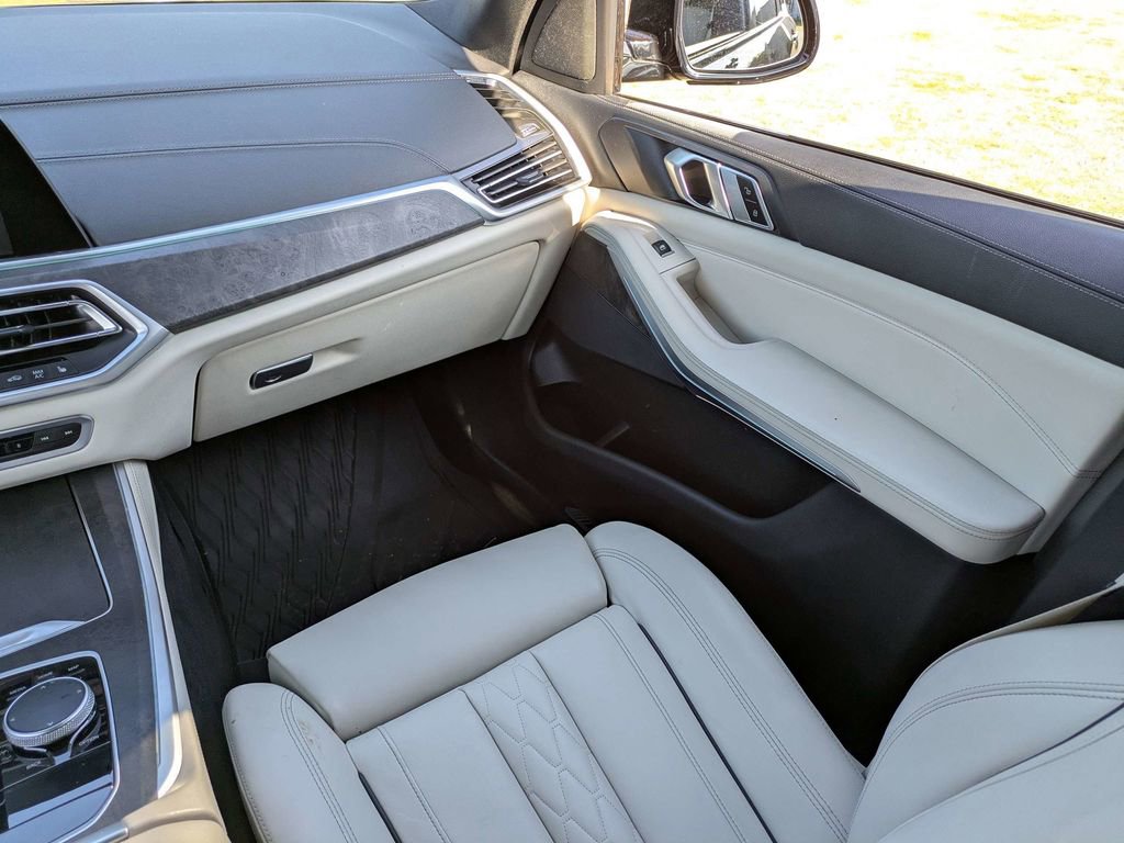 Used 2022 BMW X5 xDrive40i w/ M Sport Package AWD/4WD image 18