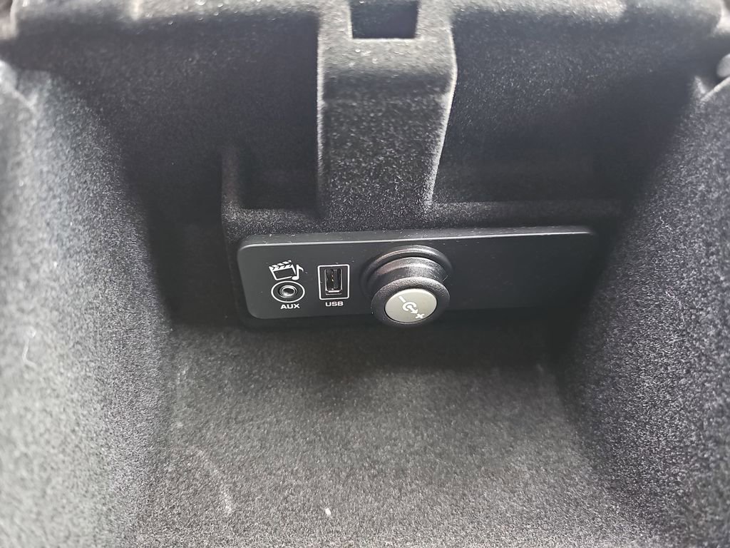 Used 2015 Land Rover Range Rover Evoque Pure Premium image 27