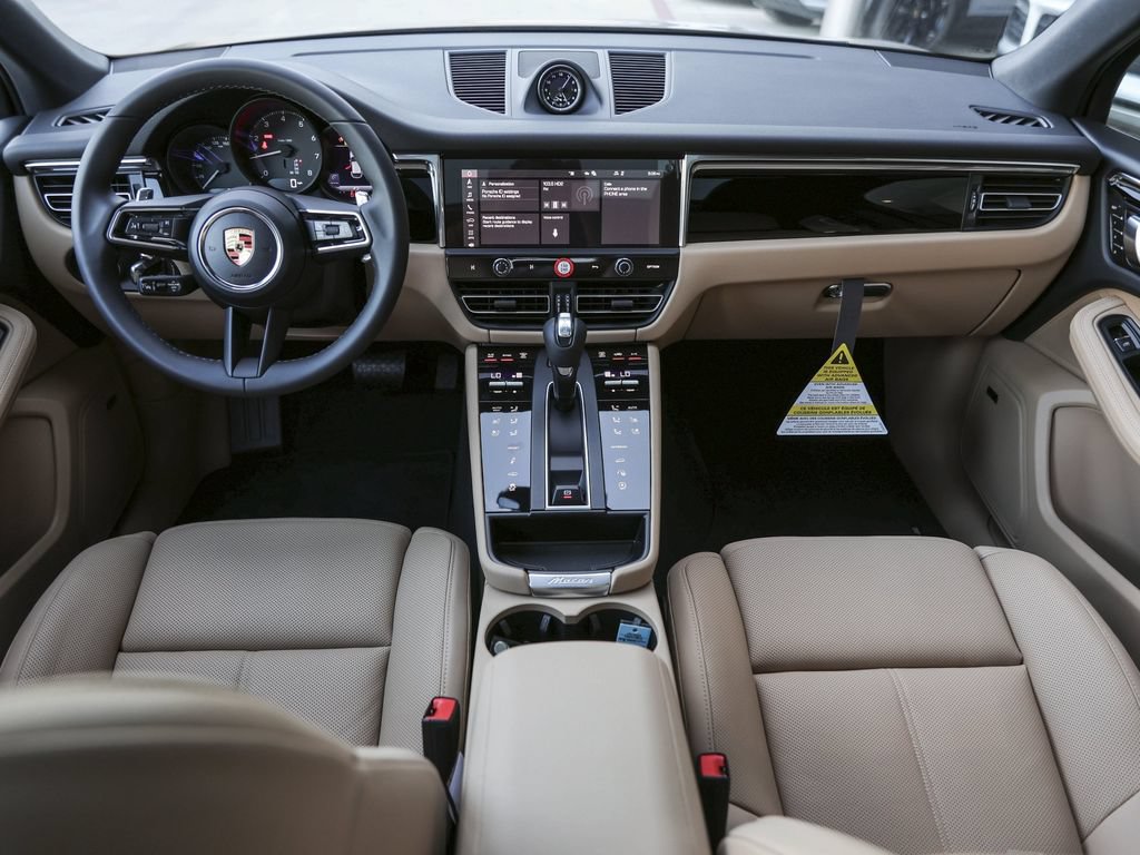 Certified 2026 Porsche Macan AWD/4WD image 35