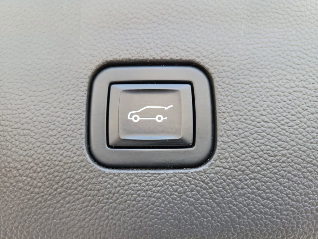 Certified 2023 Buick Enclave Essence w/ Trailering Package, 5000 lbs. AWD/4WD image 9