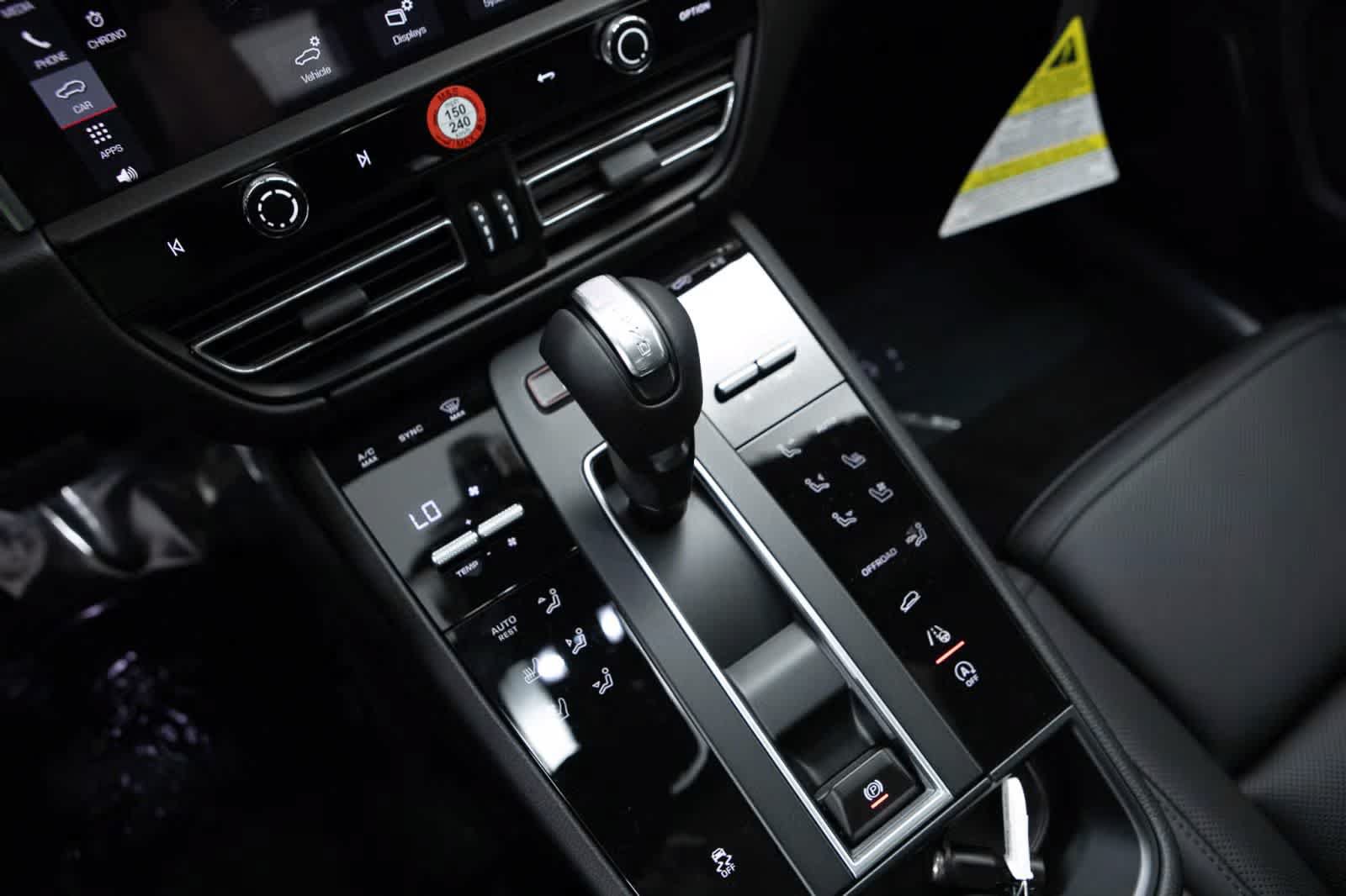 Certified 2026 Porsche Macan AWD/4WD image 29