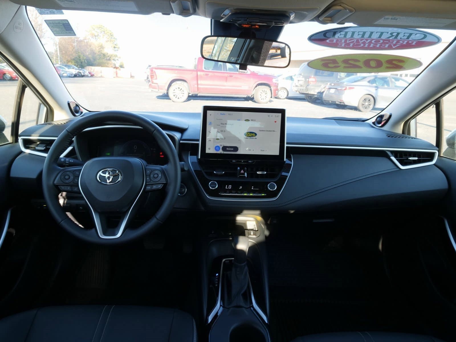 Used 2025 Toyota Corolla XLE image 20