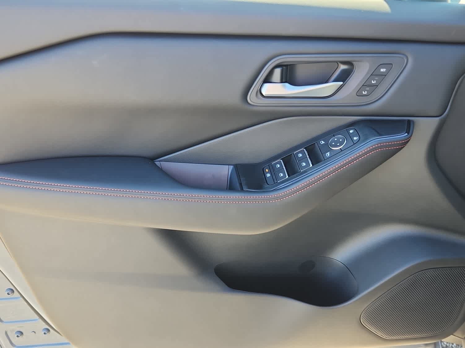 Used 2025 Nissan Rogue SV w/ Rock Creek Premium Package AWD/4WD image 9