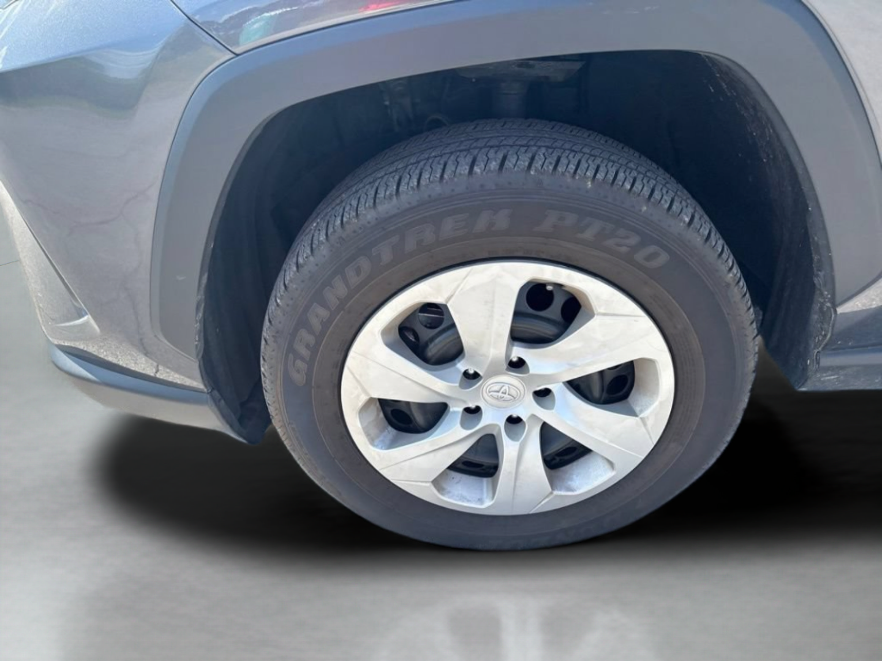 Used 2024 Toyota RAV4 LE FWD image 31