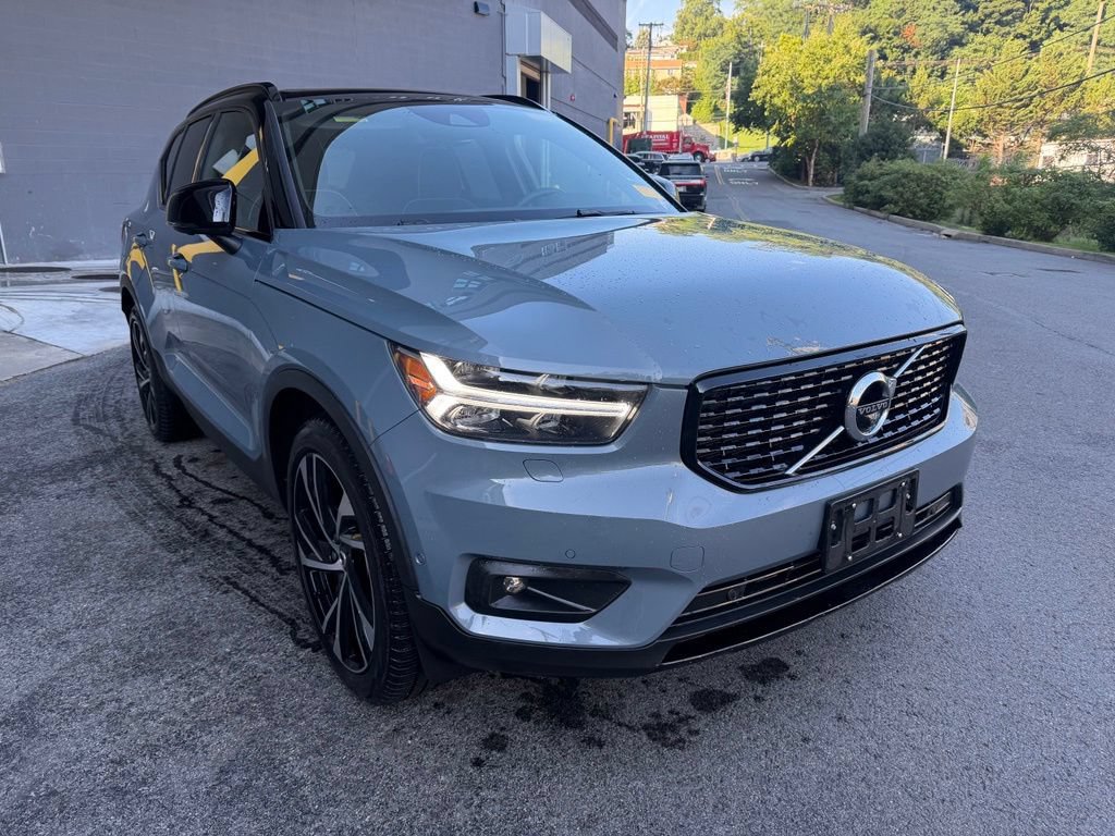 Used 2022 Volvo XC40 T5 R-Design w/ Advanced Package AWD/4WD image 5