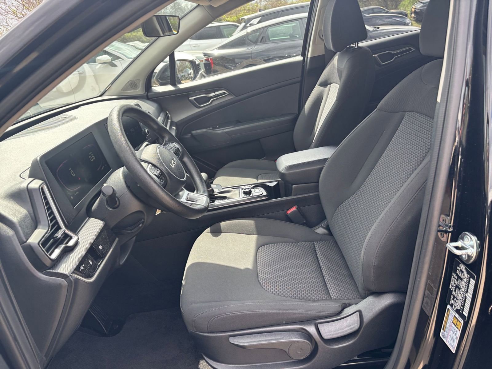 Used 2025 Kia Sportage LX FWD image 25
