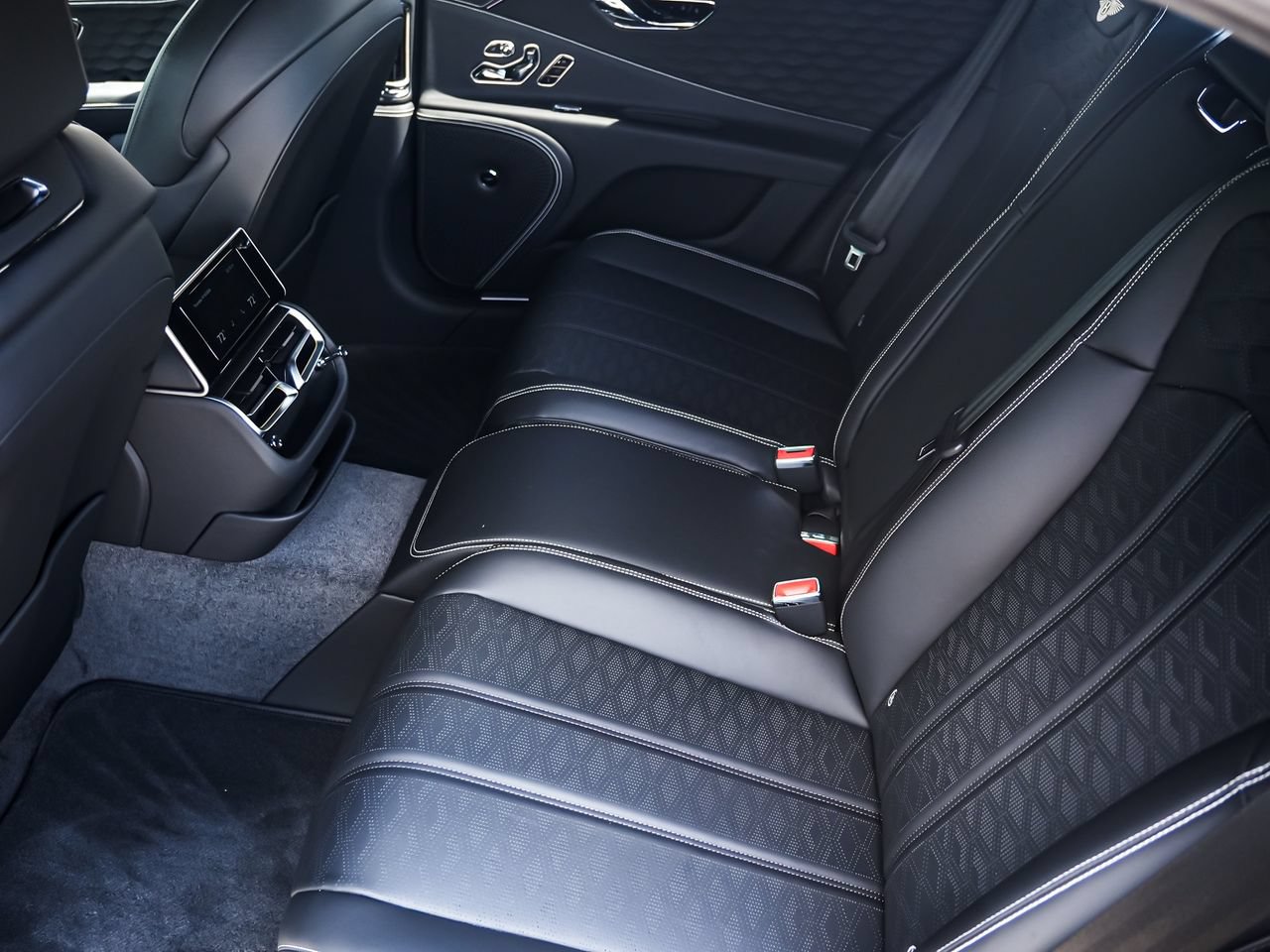 Used 2025 Bentley Flying Spur Plug-In Hybrid AWD/4WD image 38