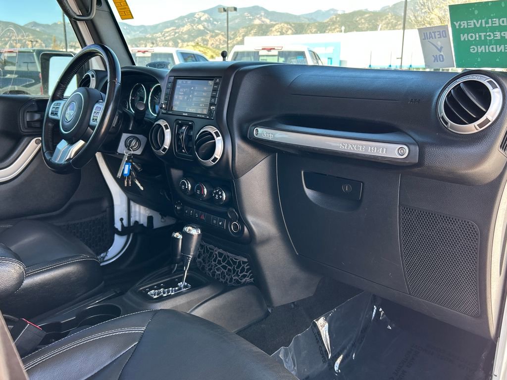 Used 2016 Jeep Wrangler Unlimited Rubicon AWD/4WD image 15