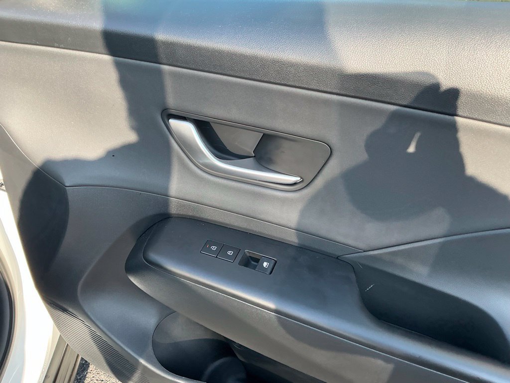 Certified 2025 Hyundai Kona Limited AWD/4WD image 31