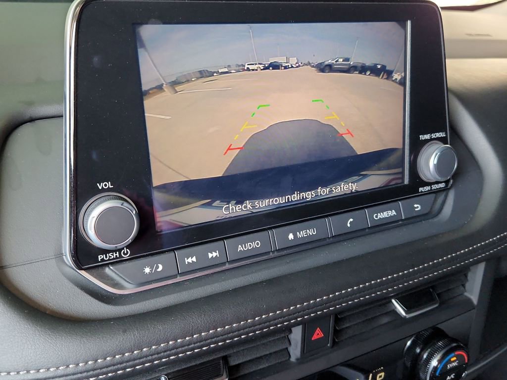 Used 2025 Nissan Rogue SV AWD/4WD image 18