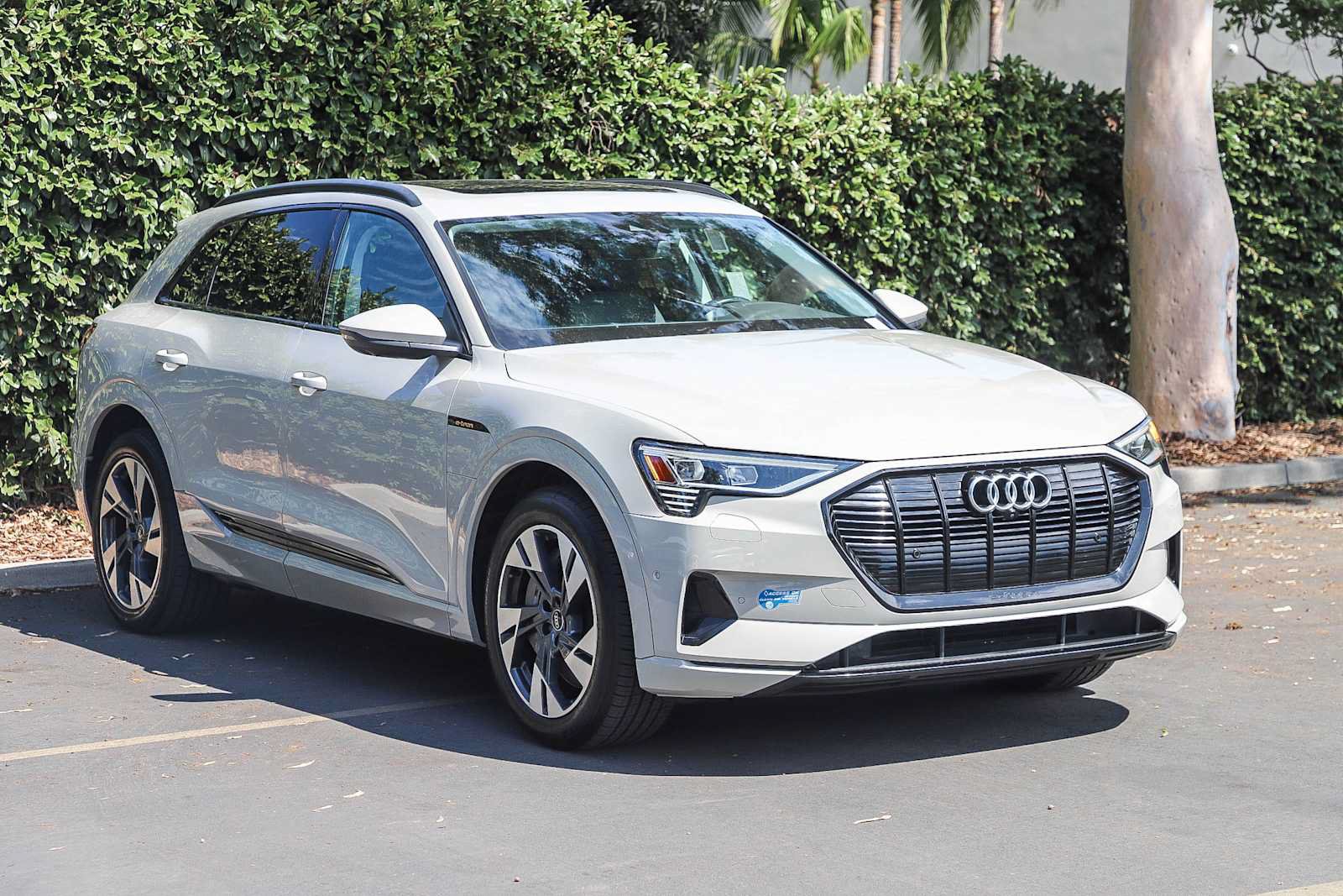 Used 2021 Audi e-tron Premium w/ Convenience Plus Package AWD/4WD image 3