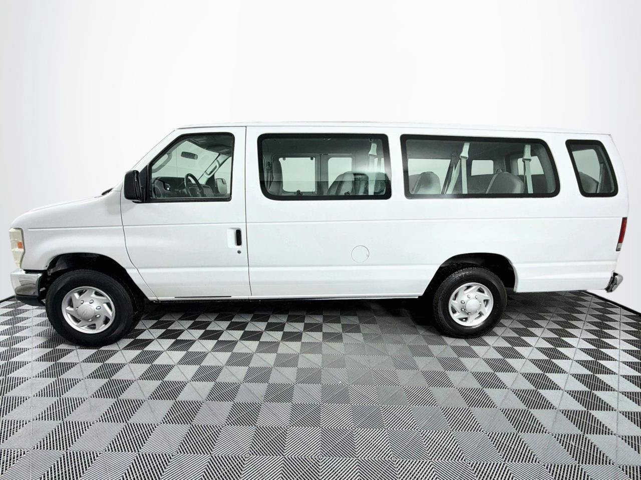 Used 2014 Ford E-350 and Econoline 350 XLT RWD image 7