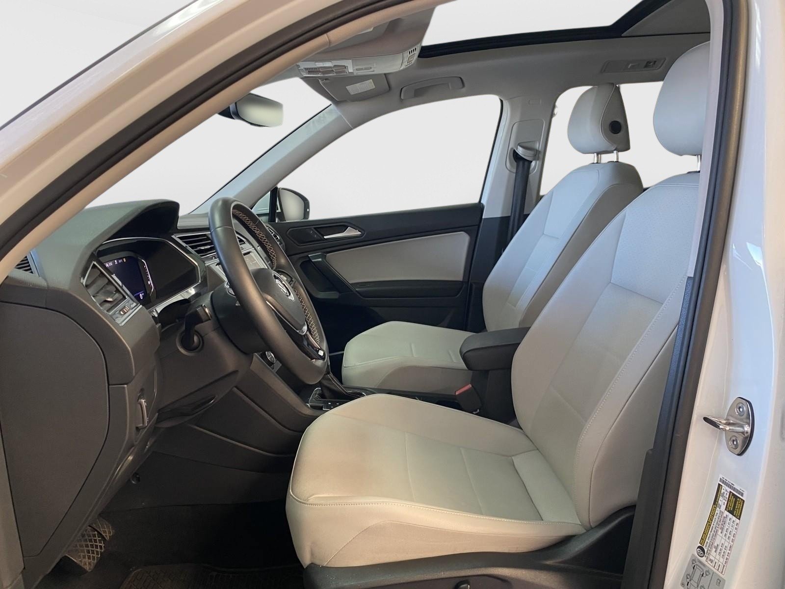 Used 2021 Volkswagen Tiguan SEL w/ 3rd Row Seat Package AWD/4WD image 21