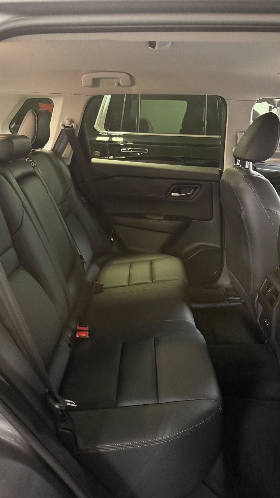 Used 2025 Nissan Rogue SL AWD/4WD image 19