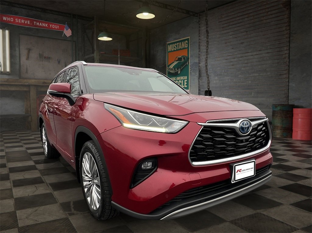 Used 2024 Toyota Highlander Platinum image 7