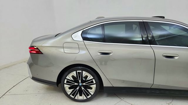 Used 2025 BMW 530i RWD image 7