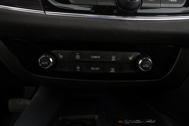 Used 2022 Buick Enclave Essence image 6