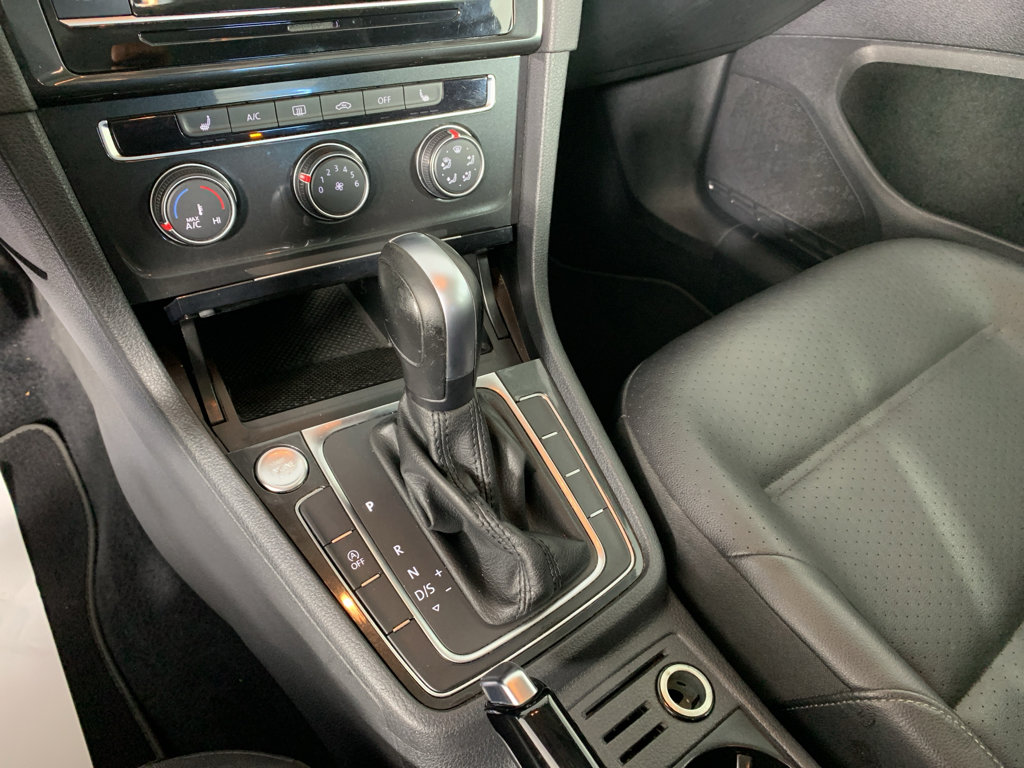 Used 2021 Volkswagen Golf 4-Door FWD image 25
