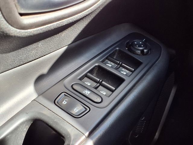 Used 2018 Jeep Renegade Limited w/ UConnect 8.4 Nav Group image 16