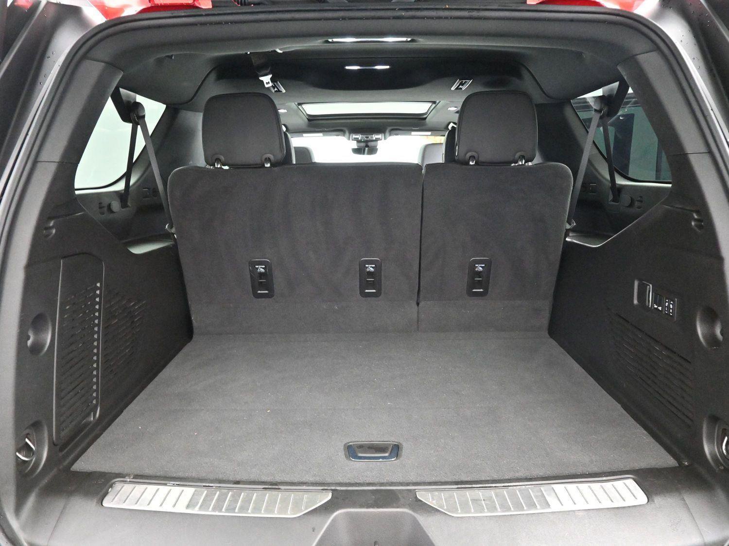 Used 2024 Chevrolet Suburban High Country image 10