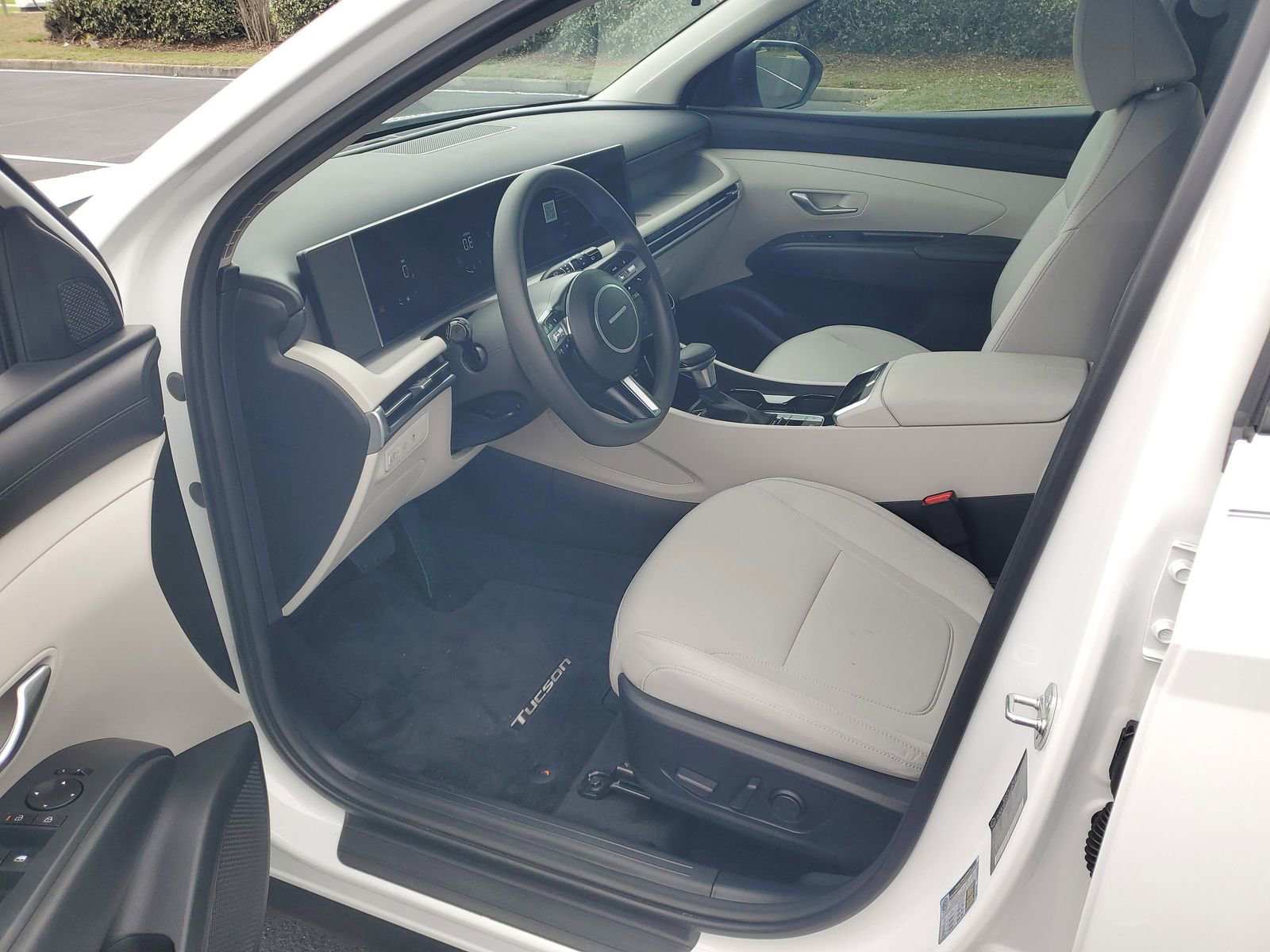 Used 2025 Hyundai Tucson SEL FWD image 16