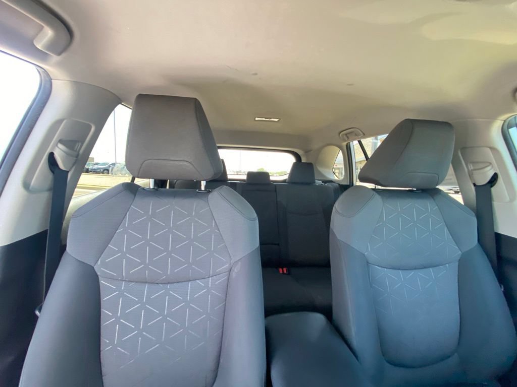 Used 2021 Toyota RAV4 XLE FWD image 30