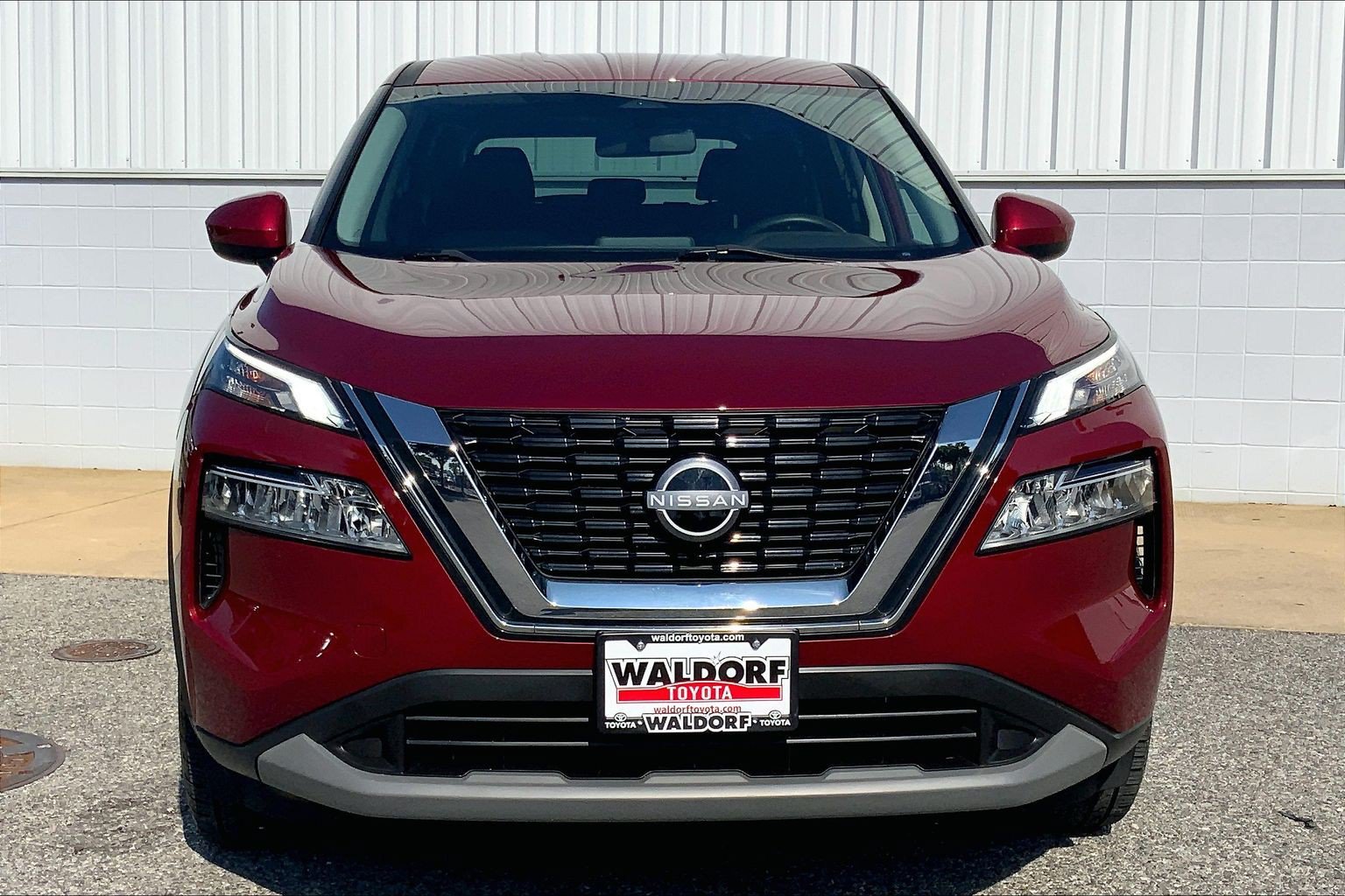 Used 2023 Nissan Rogue SV AWD/4WD image 3