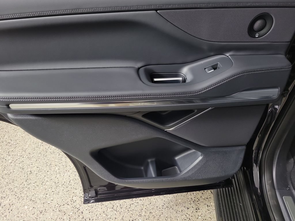 New 2027 Lincoln Navigator Premiere RWD image 17