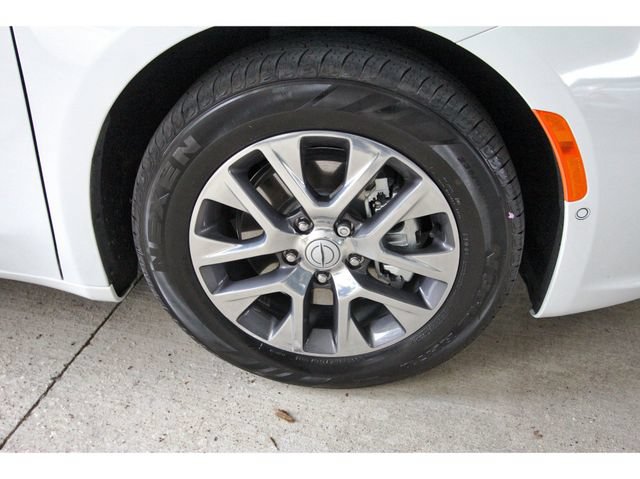 Used 2025 Chrysler Pacifica Pinnacle FWD image 29