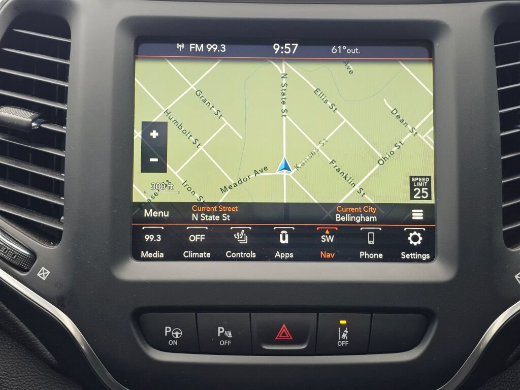 Used 2023 Jeep Cherokee Altitude Lux w/ Elite Group AWD/4WD image 28