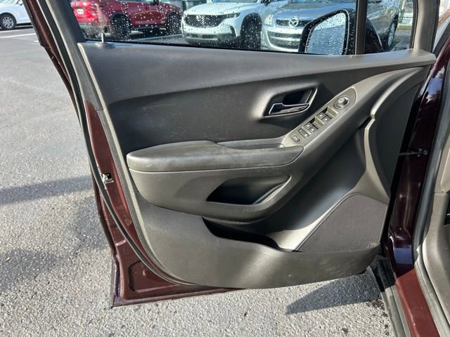 Used 2021 Chevrolet Trax LT w/ Driver Confidence Package image 12