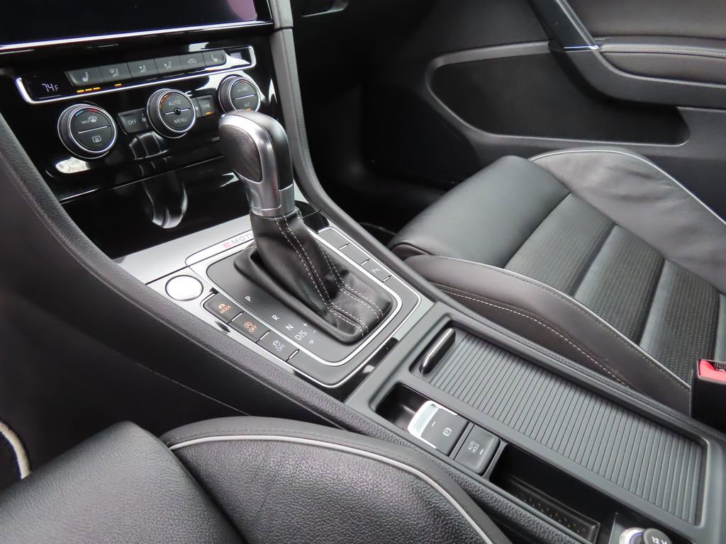 Used 2018 Volkswagen Golf R 4-Door image 17