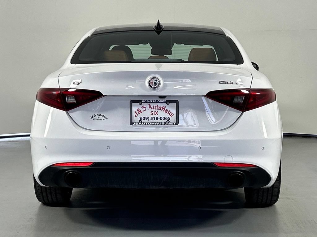 Used 2022 Alfa Romeo Giulia Ti AWD/4WD image 6