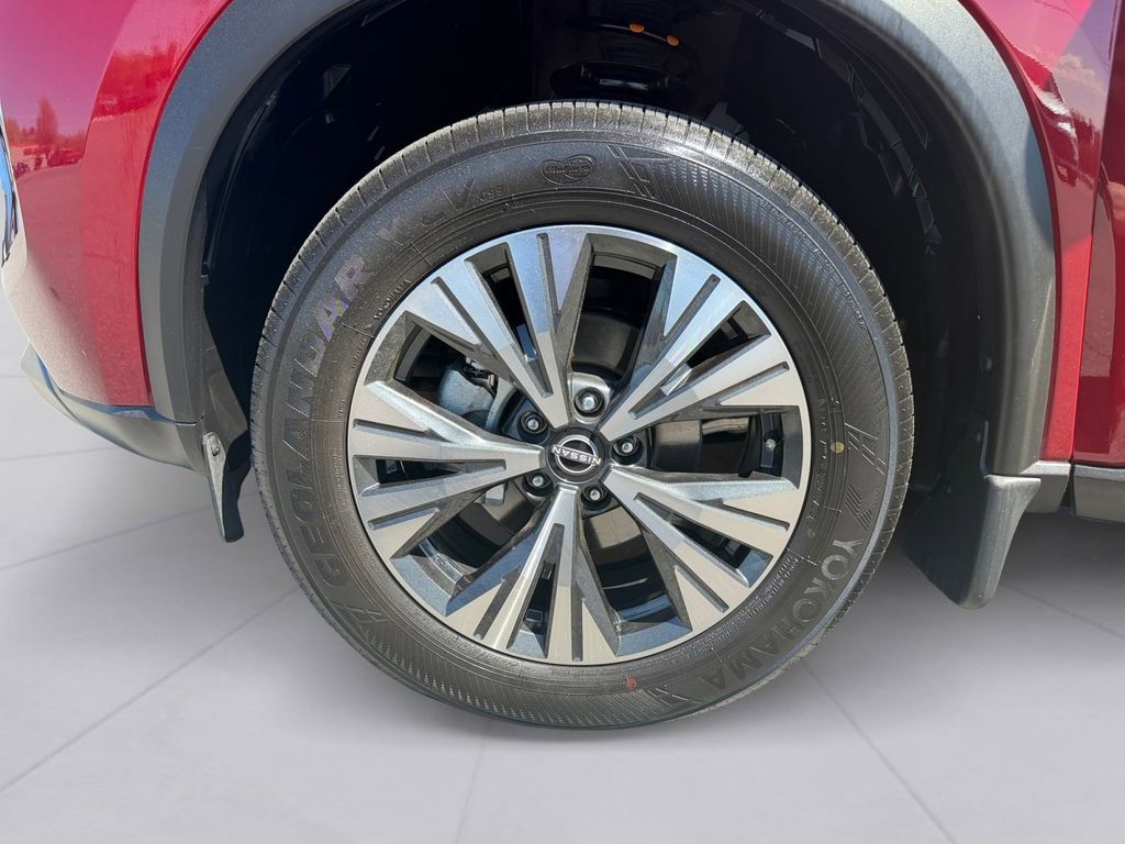 Used 2023 Nissan Rogue SV image 9