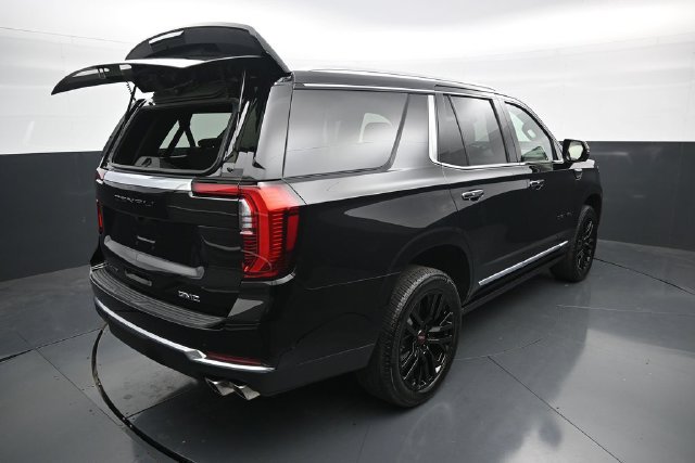 Used 2026 GMC Yukon Denali w/ Sun & Power Step Package AWD/4WD image 9