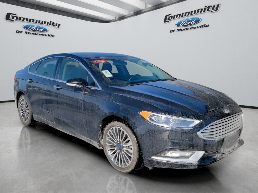 Used 2017 Ford Fusion SE w/ Fusion SE Technology Package image 3