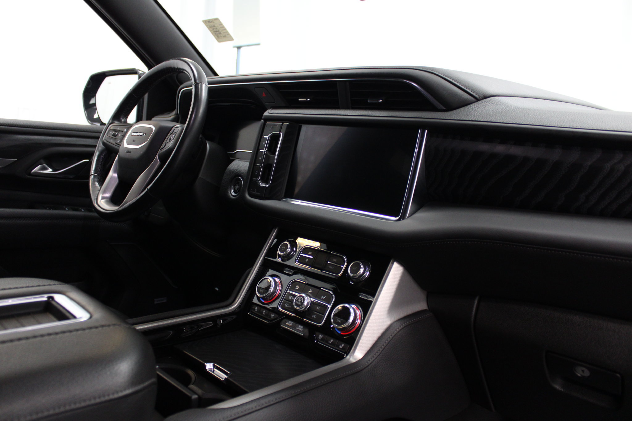 Used 2022 GMC Yukon XL Denali AWD/4WD image 32