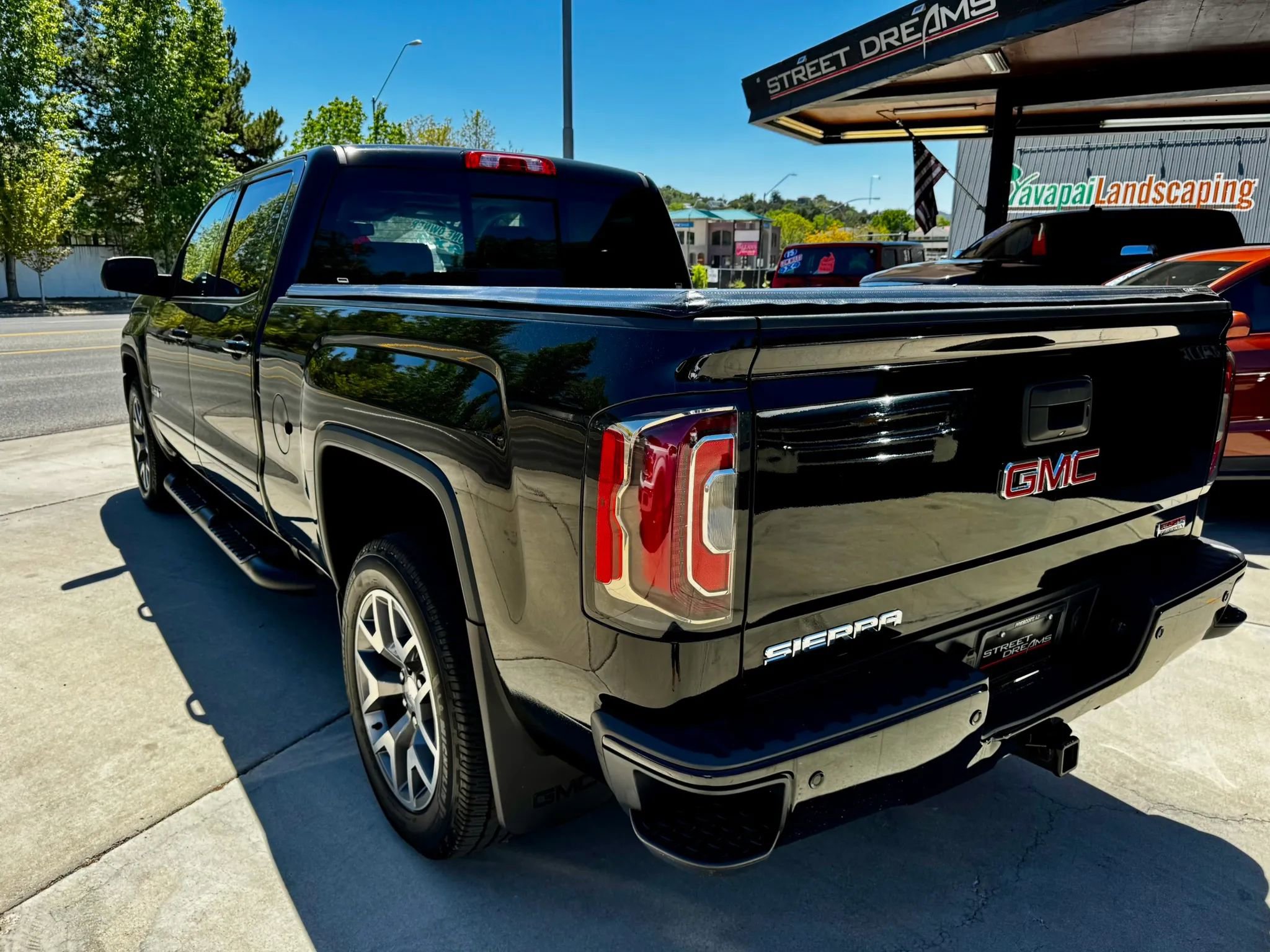 Used 2017 GMC Sierra 1500 SLT AWD/4WD image 6