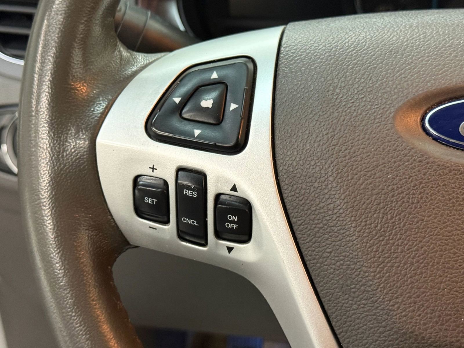 Used 2011 Ford Edge Limited FWD image 28